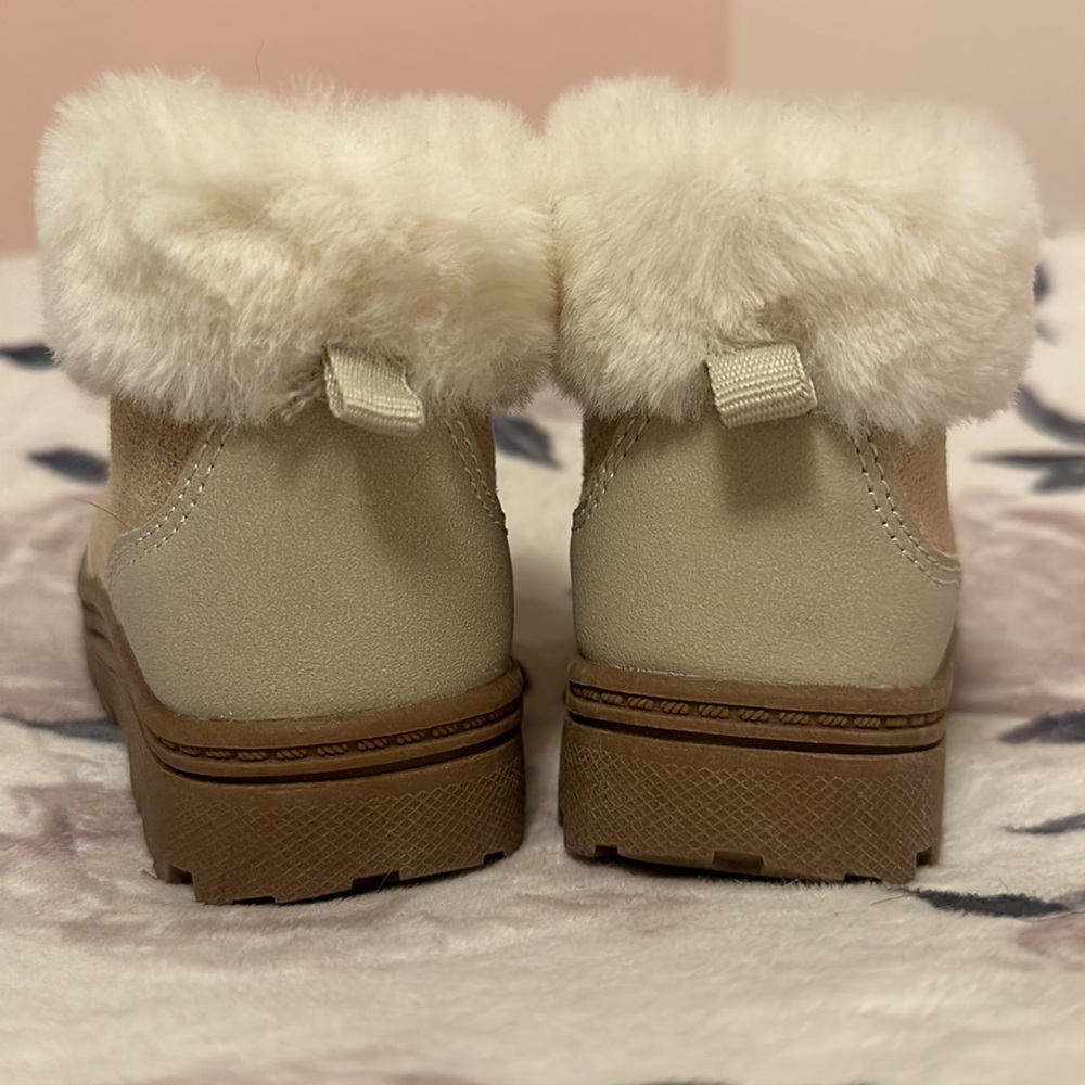 Carter’s toddler girls boot size 5 - Picture 2 of 4